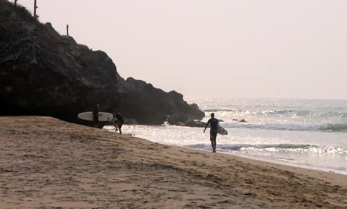 2008-12-02t000000z-2046824950-gm1e4c305ya01-rtrmadp-3-angola-surf-1725958708407275093319.jpg