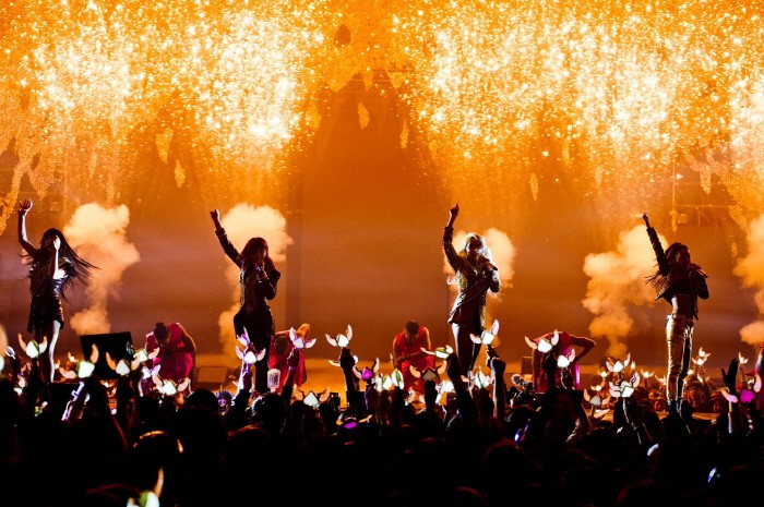 official-2ne1-first-full-concert-in-10-2125401-4115.jpg