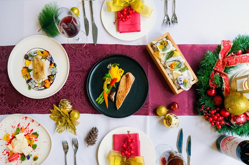 Festive Dining in the Clouds