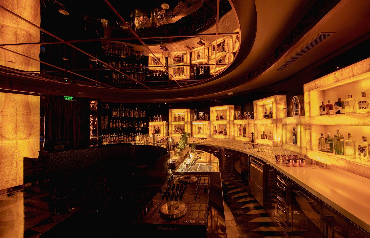 The Long Lounge