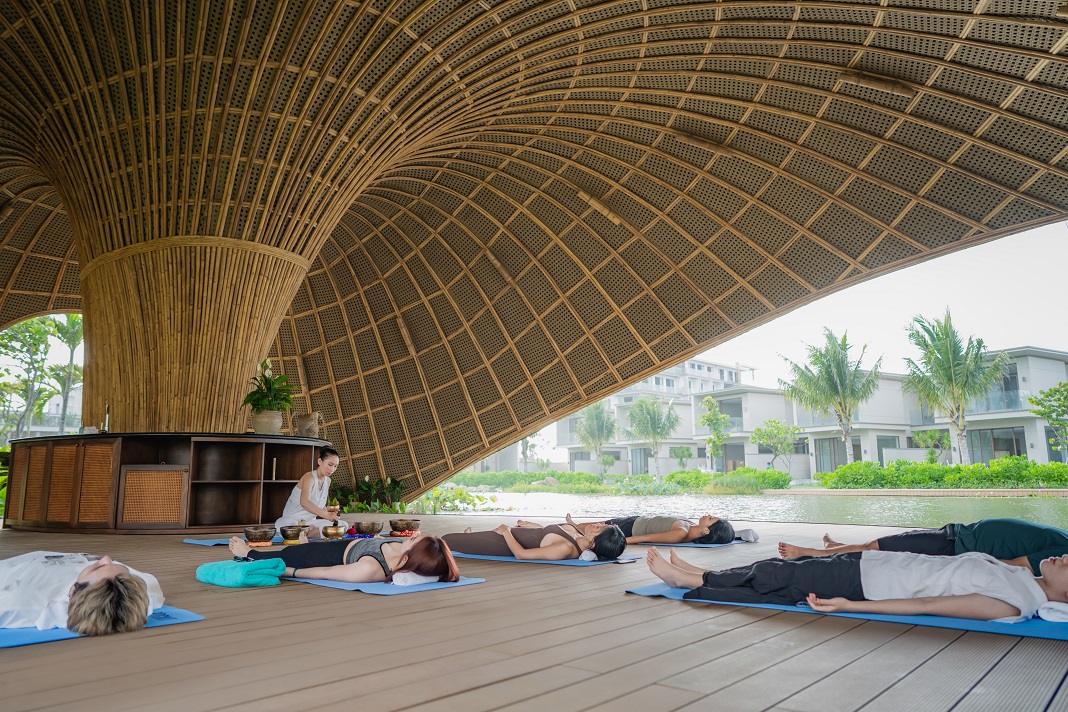 Hoạt động nâng cao sức khỏe hàng ngày tại Pavilion, miễn phí dành cho tất cả khách lưu trú . Ảnh: Ocean Resort Quy Nhơn