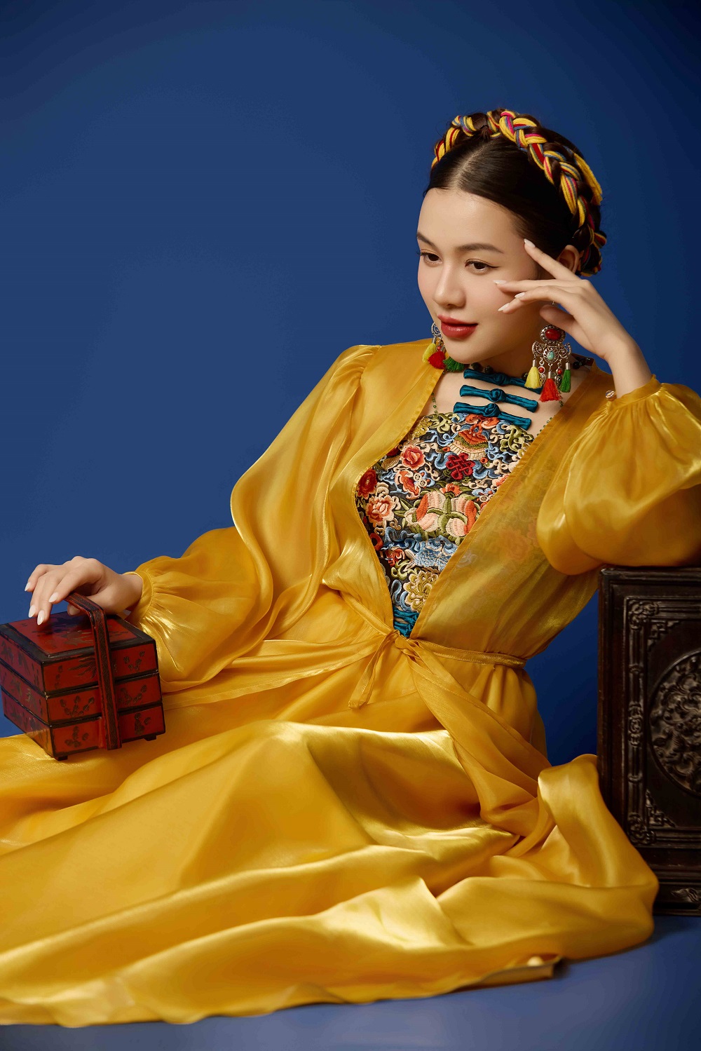 Vu Thuy Linh luxbrand.vn