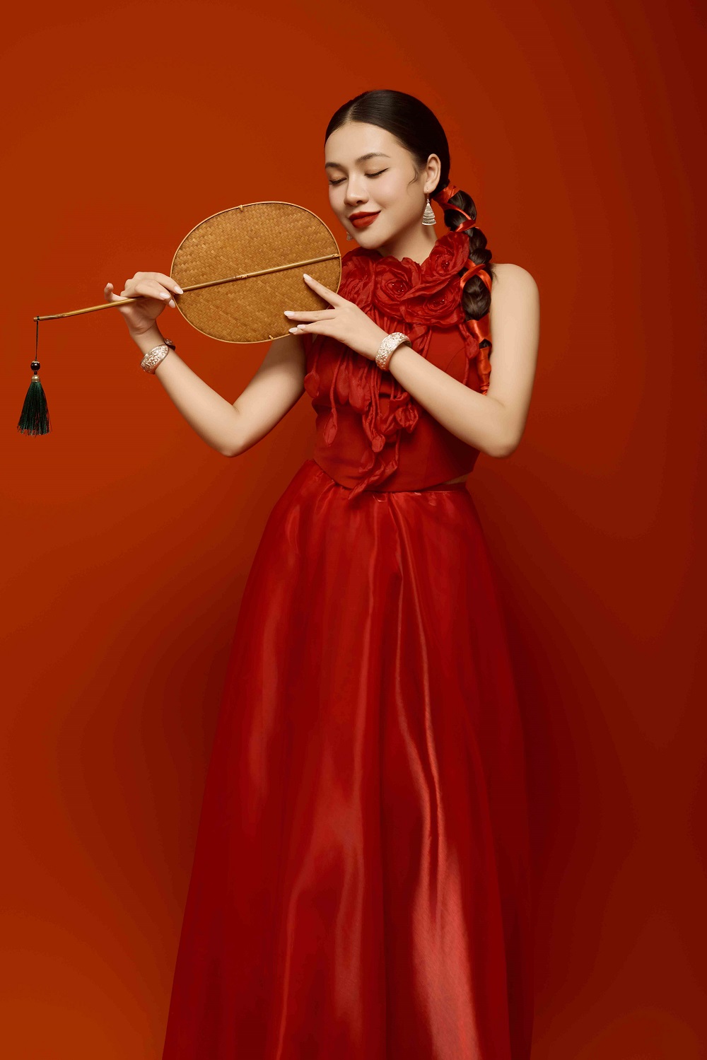 Vu Thuy Linh luxbrand.vn
