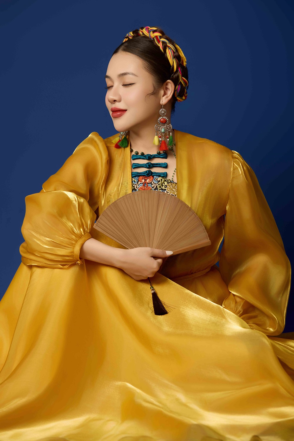 Vu Thuy Linh luxbrand.vn