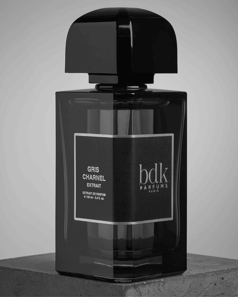 Năm 2023, Gris Charnel Extrait đạt danh hiệu Nước hoa đặc biệt nhất - Fragrance Foundation, Hoa Kỳ.
