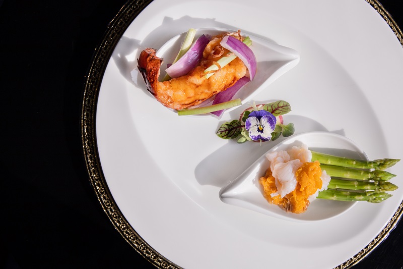 Trải nghiệm thực đơn 3 sao Michelin tại nhà hàng Long Triều
