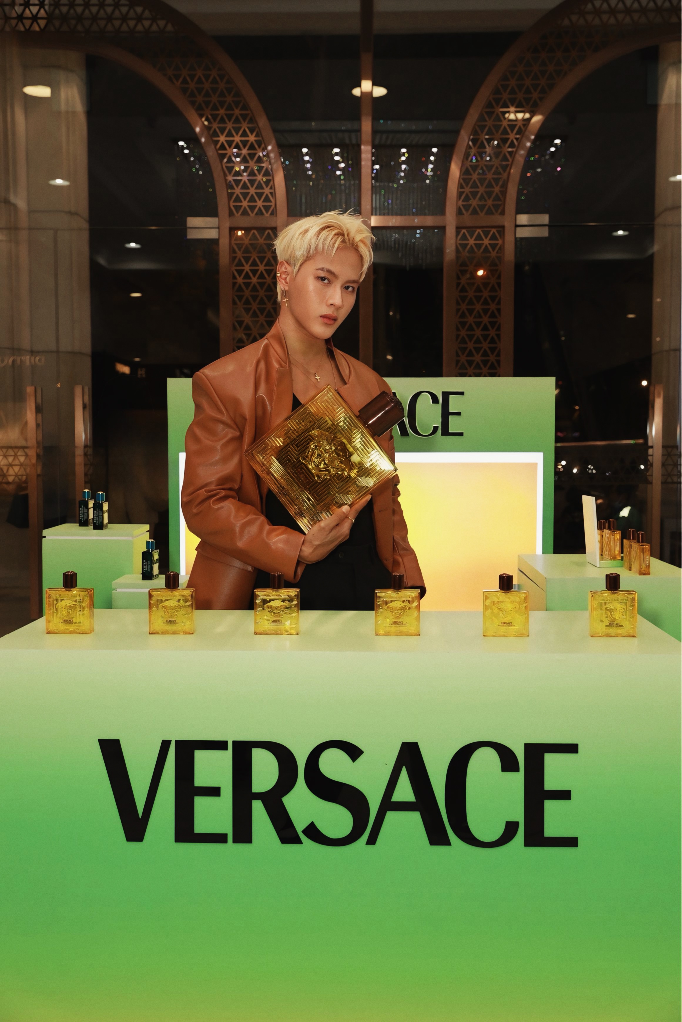 versace-eros-energy--su-bung-no-cua-dam-me-va-nang-luong_685eacd237183.jpg