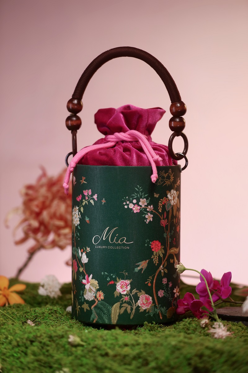 “Nguyệt Hoa – Moonlit Blossoms” vẻ đẹp mong manh của BST bánh Trung Thu từ Mia Luxury Collection