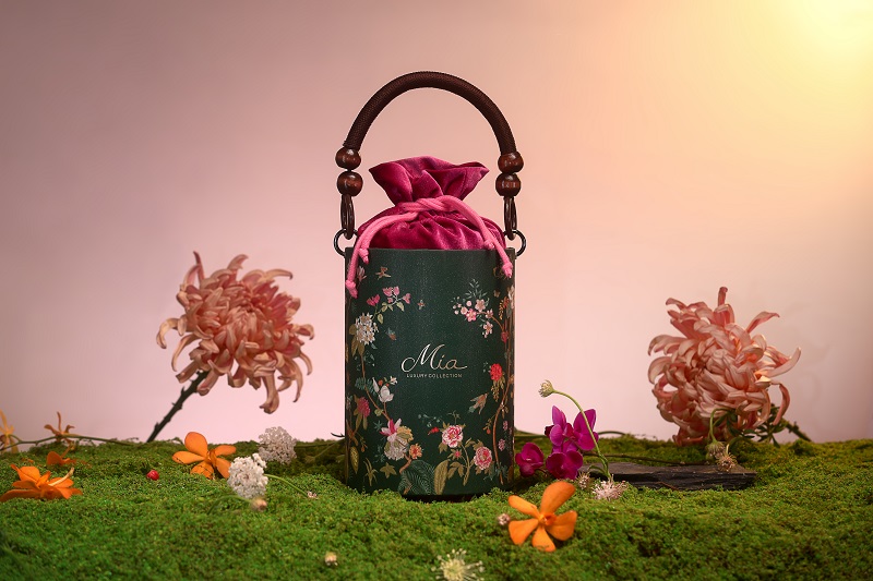 “Nguyệt Hoa – Moonlit Blossoms” vẻ đẹp mong manh của BST bánh Trung Thu từ Mia Luxury Collection