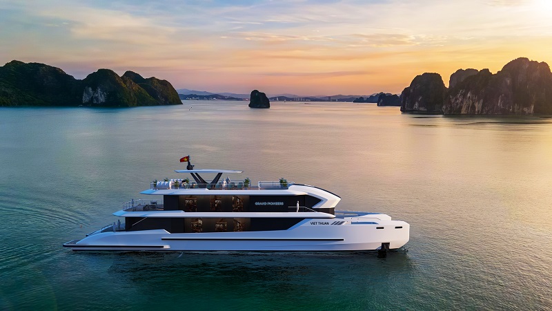 Việt Thuận ra mắt siêu du thuyền xanh Explora, nâng chuẩn an toàn du lịch Vịnh Hạ Long