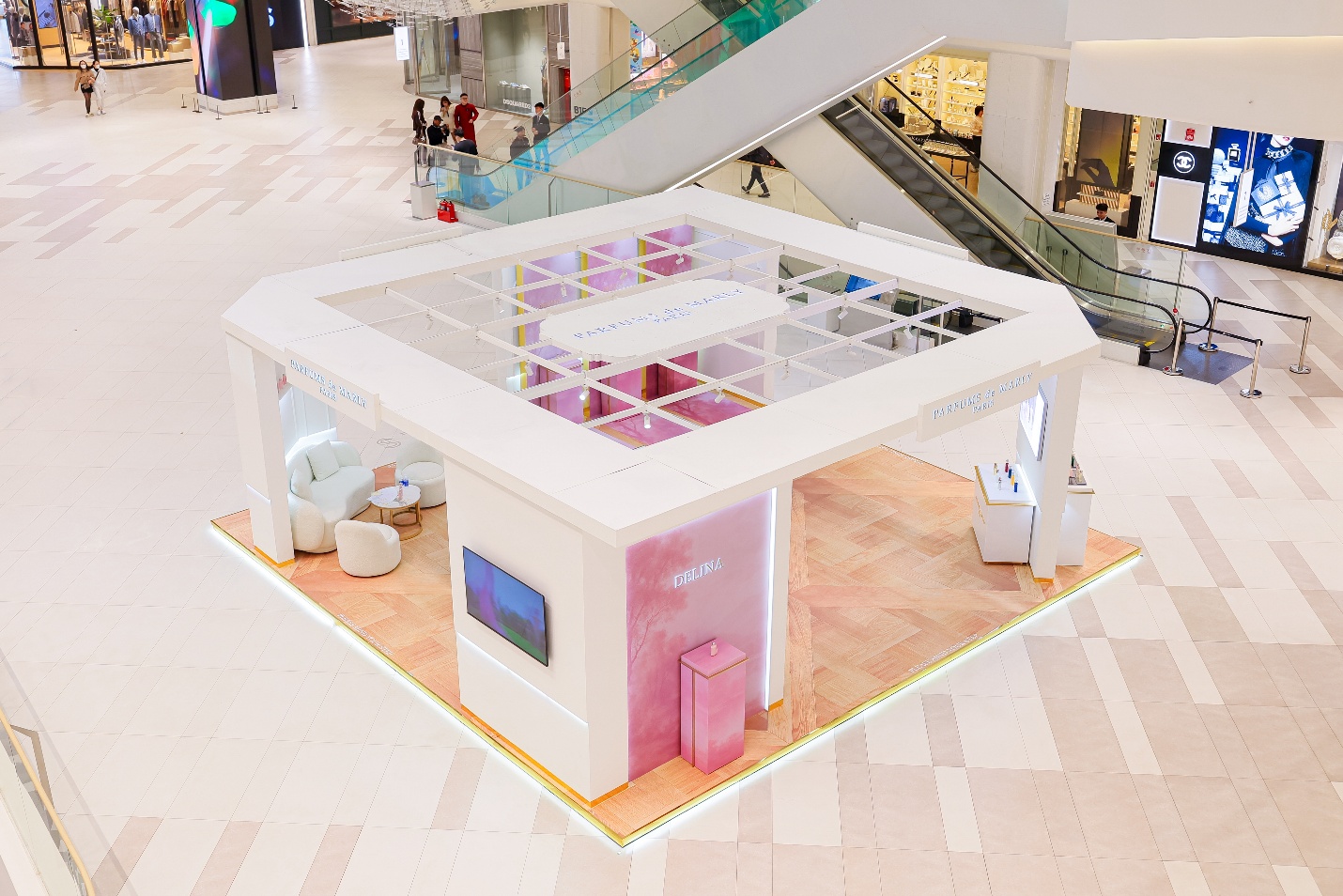 A white square structure with a glass roof

AI-generated content may be incorrect.