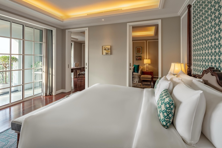A bed with white sheets and pillows
AI-generated content may be incorrect.