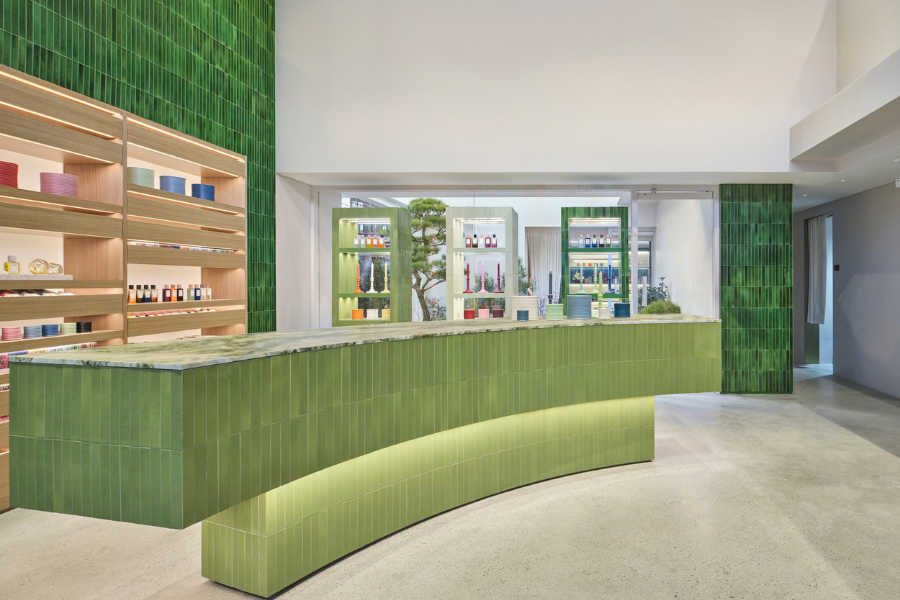 loewe-perfumes-ra-mat-flagship-lon-nhat-the-gioi-tai-seongsu--seoul_696a5243c9a4d.png