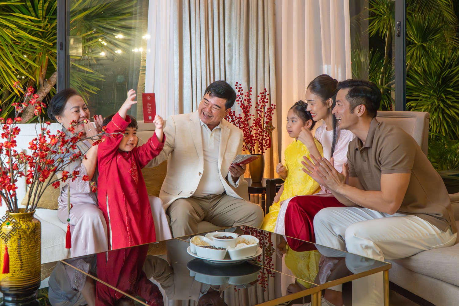 Nha Trang Marriott Resort & Spa, Hon Tre Island cũng khoác lên mình diện mạo rực rỡ để đón chào năm mới Bính Ngọ