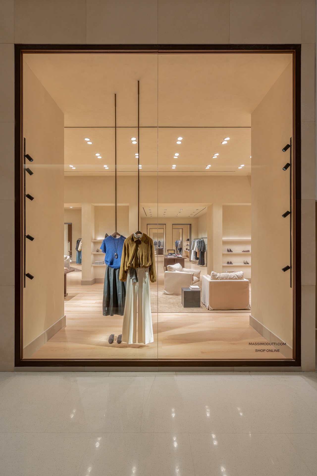 Massimo Dutti nâng tầm trải nghiệm mua sắm với cửa hàng mới tại Crescent Mall