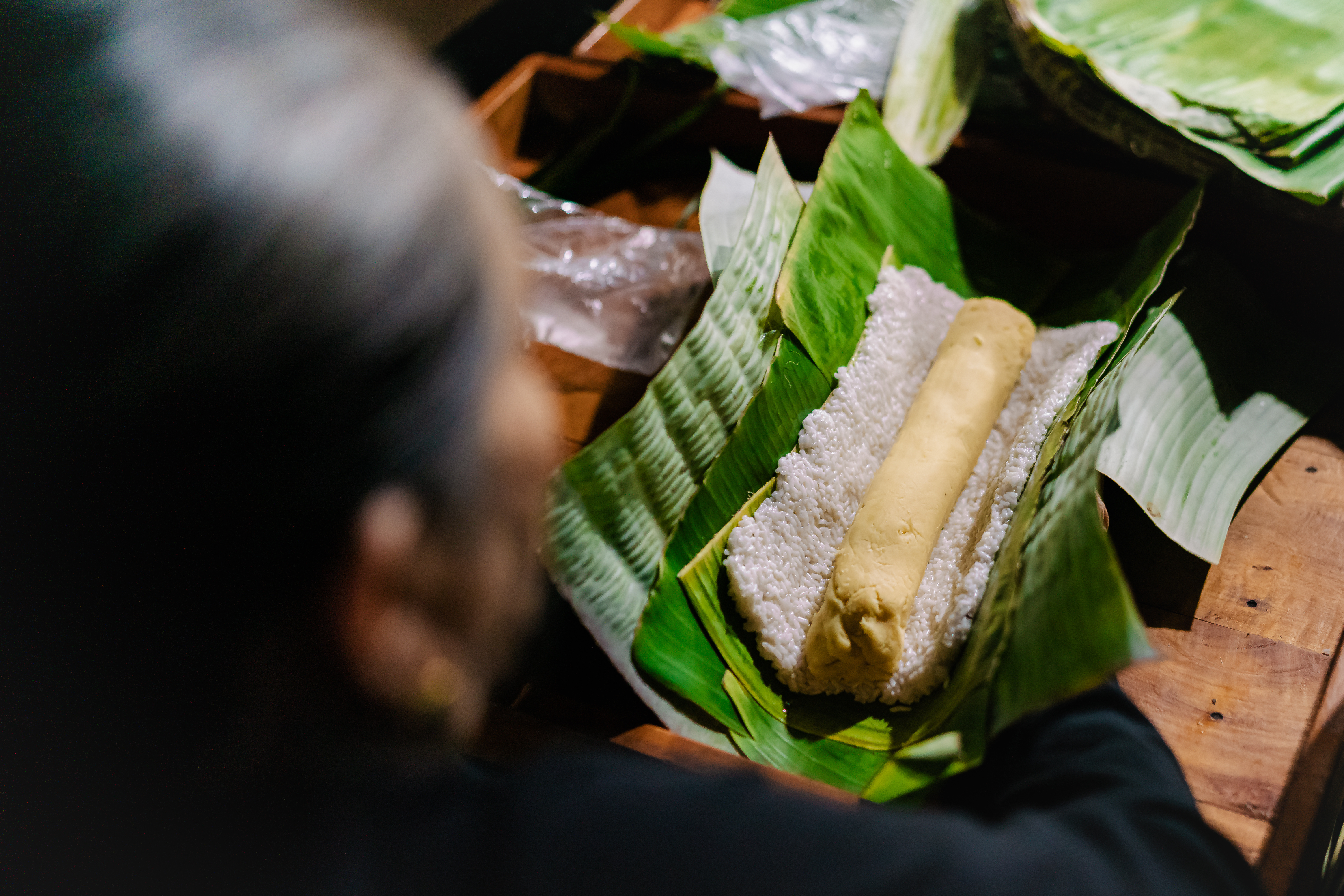 VỀ CẦN THƠ TÌM CÔ HÀNG BÁNH TÉT