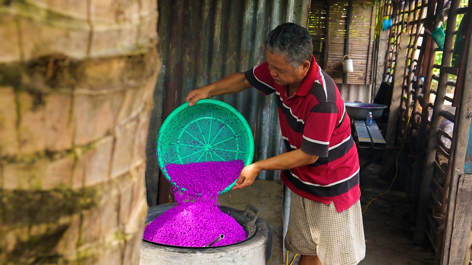 VỀ CẦN THƠ TÌM CÔ HÀNG BÁNH TÉT