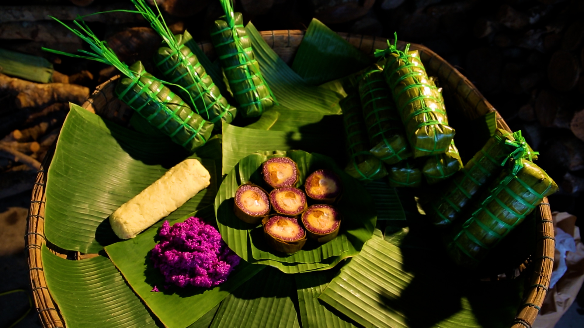 VỀ CẦN THƠ TÌM CÔ HÀNG BÁNH TÉT