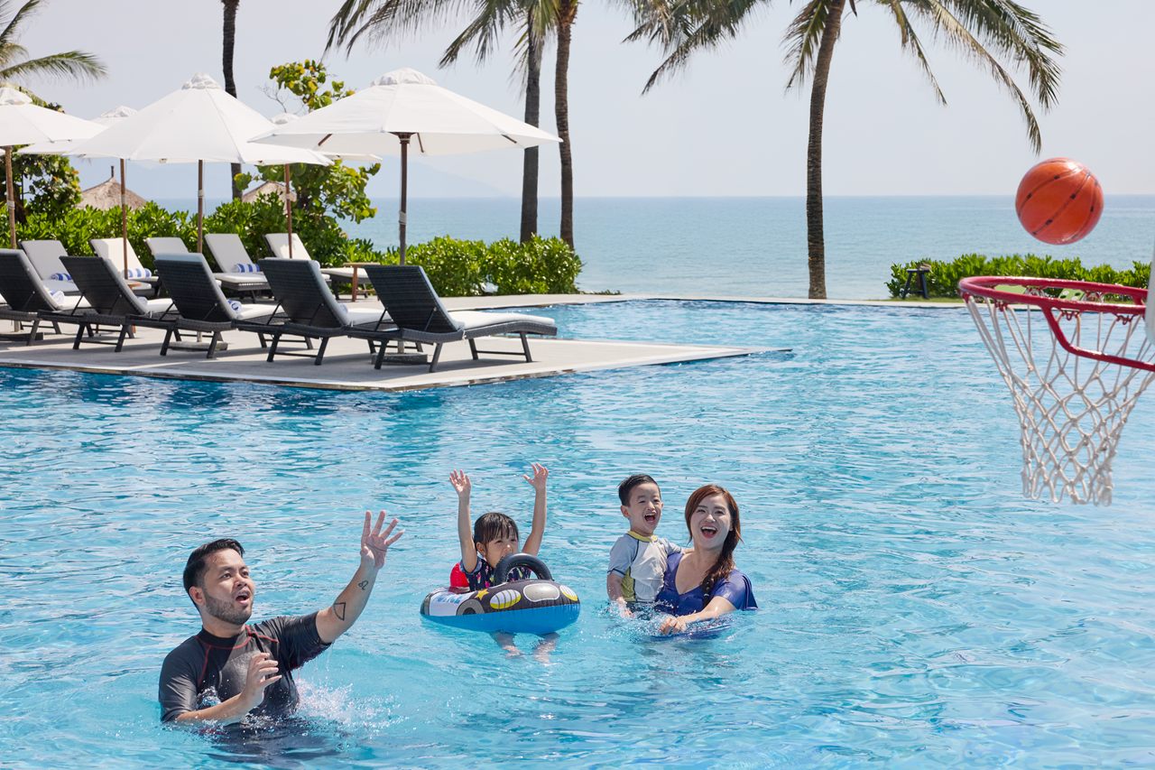 Những ngày hè ngập nắng và sắc xoài bên biển Non Nước