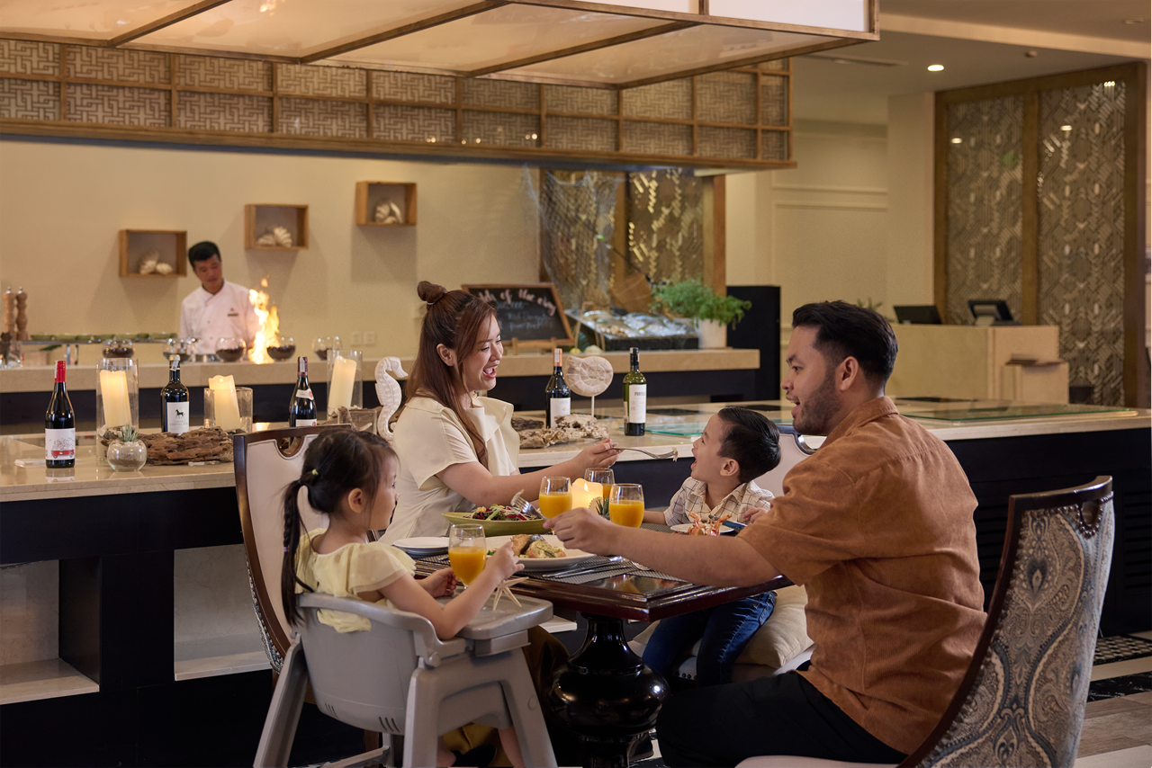 Những ngày hè ngập nắng và sắc xoài bên biển Non Nước