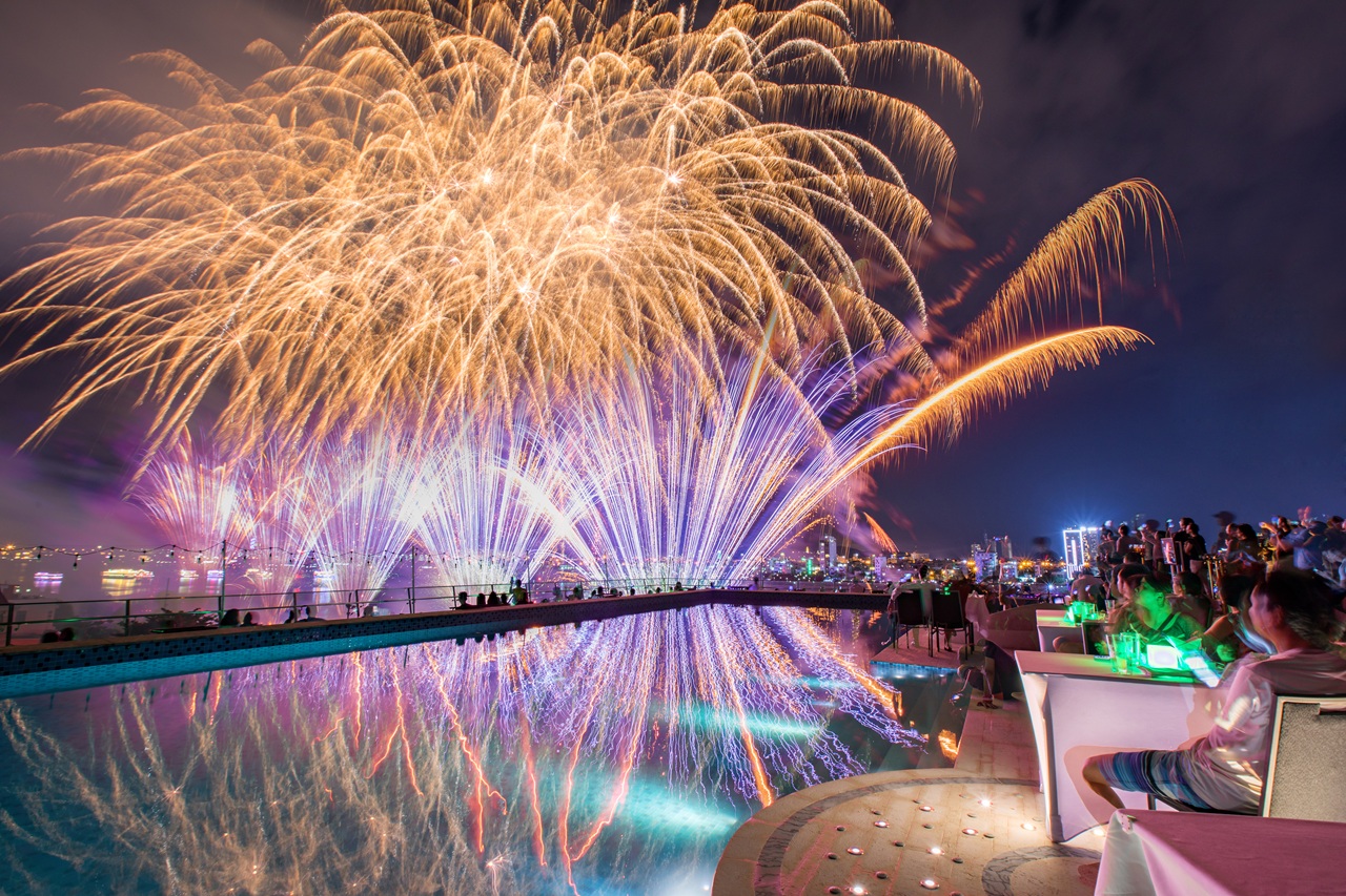 Thưởng ngoạn lễ hội pháo hoa DIFF 2026 tại Novotel Danang Premier Han River