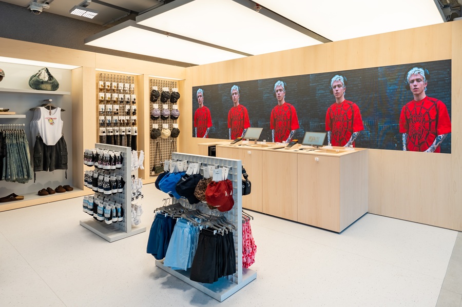 Hé lộ không gian của cửa hàng BERSHKA đầu tiên tại Việt Nam