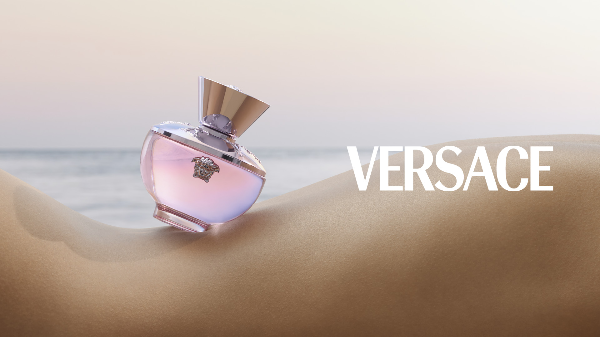Chạm ngõ làn hương mới tại sự kiện pop-up Versace Dylan Blush Pink