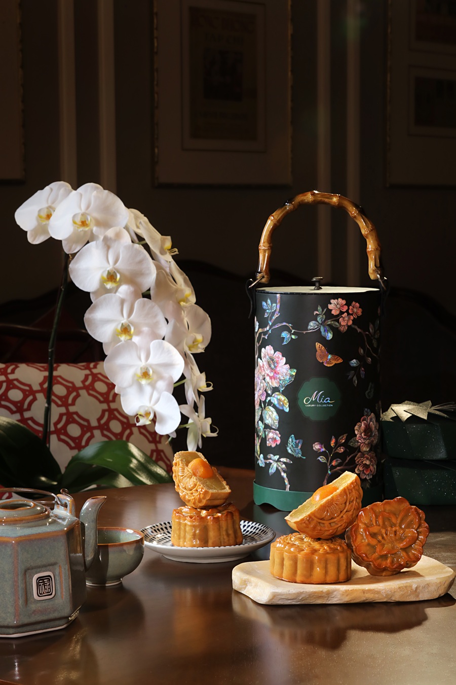 “Nguyệt Cẩm – Moonlit Brocade”: Tinh hoa di sản Việt trong bộ sưu tập bánh Trung Thu từ Mia Luxury Collection