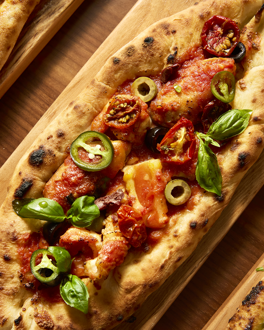 NOI - Nghệ thuật nướng củi và những chiếc pizza đế thuyền độc đáo