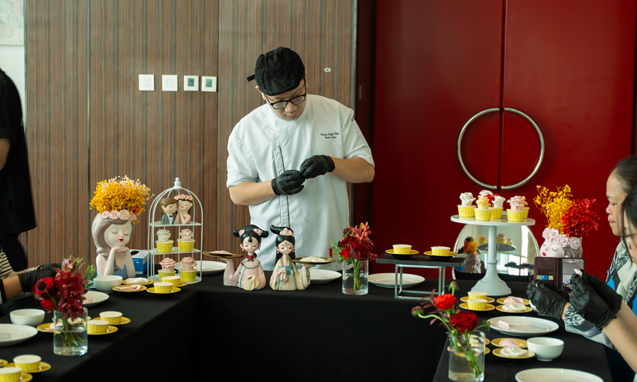 Chef Trịnh Đức: Hơn 13 năm thổi hồn nghệ thuật vào những chiếc bánh tại Le Méridien Saigon