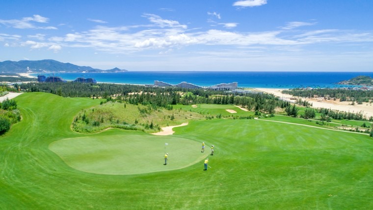san-golf-flc-golf-links-quy-nhon-quy-mo-36-lo-voi-tam-nhin-truc-dien-bien-5752-7006.jpg?md5=7Fl_rQLReU-YDlpt9x09Dw&expires=1790076817
