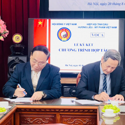 Hiệp hội Tinh dầu Hương liệu Mỹ phẩm và TW Hội Đông y ký kết chương trình hợp tác phát triển vì sức khỏe cộng đồng