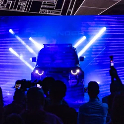 Ra mắt Defender 2026: Độc bản hóa trải nghiệm SUV hạng sang