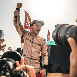 Defender Rally tại Dakar: Khi tinh thần phiêu lưu trở thành lịch sử