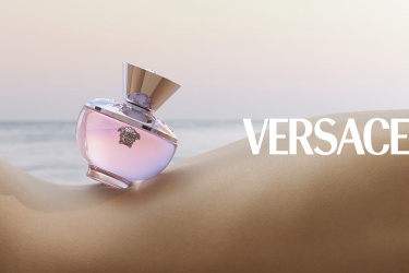 Chạm ngõ làn hương mới tại sự kiện pop-up Versace Dylan Blush Pink