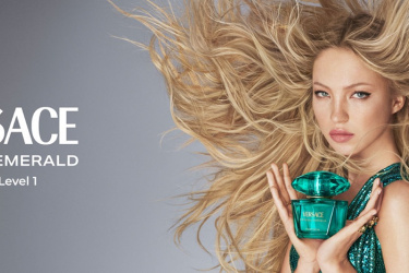 Versace Crystal Emerald: Kiệt tác hương thơm mới đánh thức khí chất nữ quyền