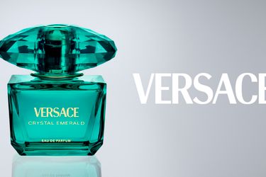 Versace Crystal Emerald: Kiệt tác hương thơm mới đánh thức khí chất nữ quyền