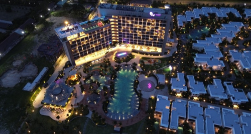 Tháng Mười Hai rực rỡ giữa miền biển nhiệt đới