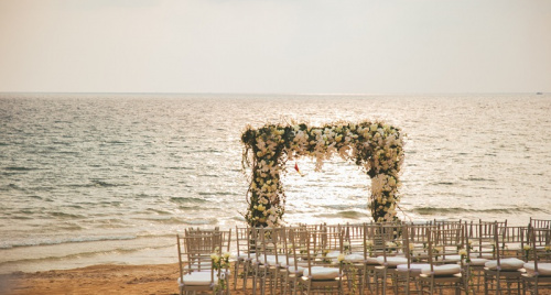 Tiệc cưới biển lãng mạn ở Phú Quốc tại Crowne Plaza Phu Quoc Starbay