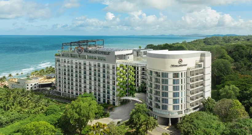 Chạm vào mùa hoàng hôn Phú Quốc cùng WorldHotels Long Beach Resort