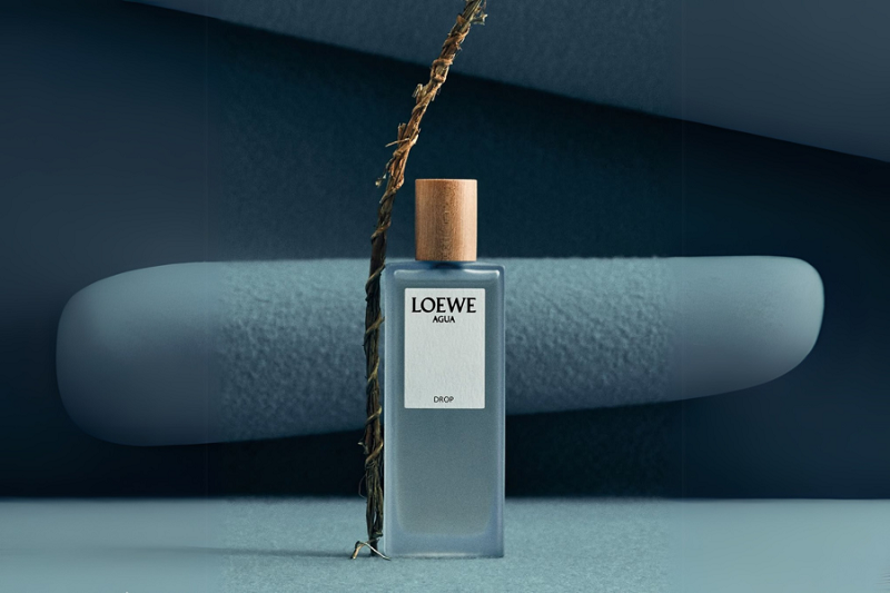 loewe-ra-mat-agua-drop-su-hoa-quyen-tinh-te-cua-suong-mai-tuoi-mat-va-huong-go-dam-da_67e904114cf35.png