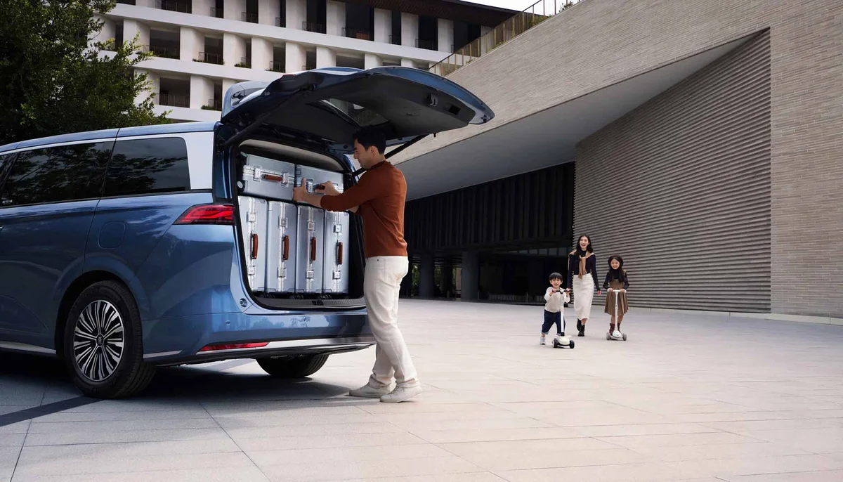 BYD M9