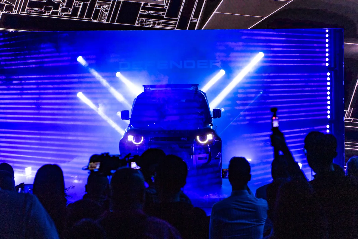 ra mắt Defender 2026