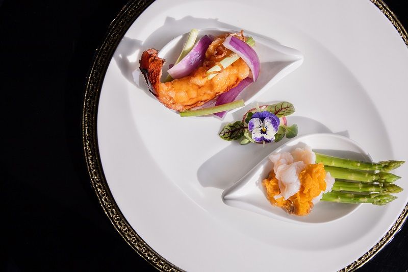 Trải nghiệm thực đơn 3 sao Michelin tại nhà hàng Long Triều
