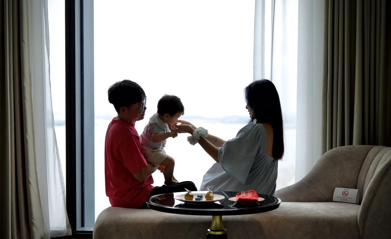 Gia đình Người Lớn Thong Dong trải nghiệm Radisson Blu Hotel, Ha Long Bay
