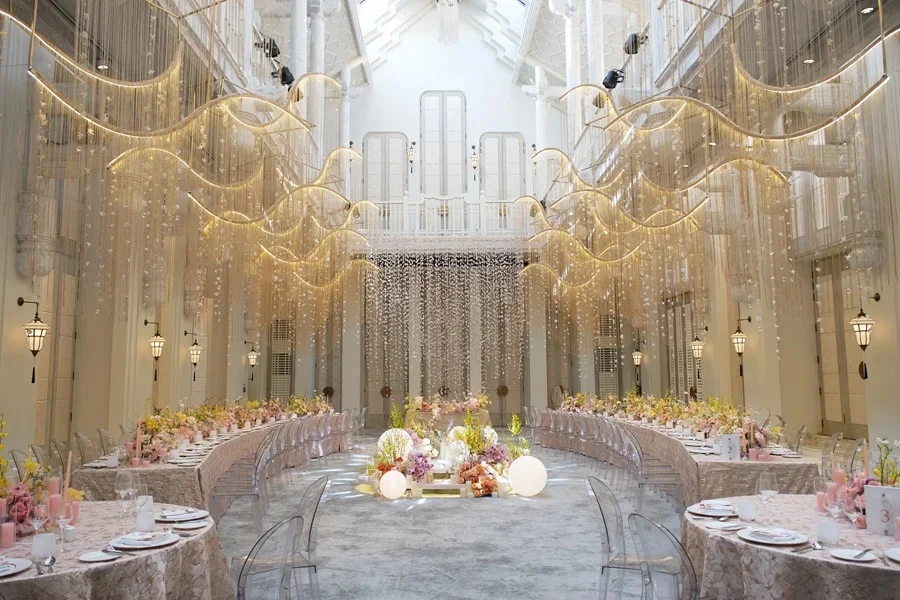 Sảnh Reception Hall tọa lạc tại tầng cao nhất của InterContinental Danang Sun Peninsula Resort.