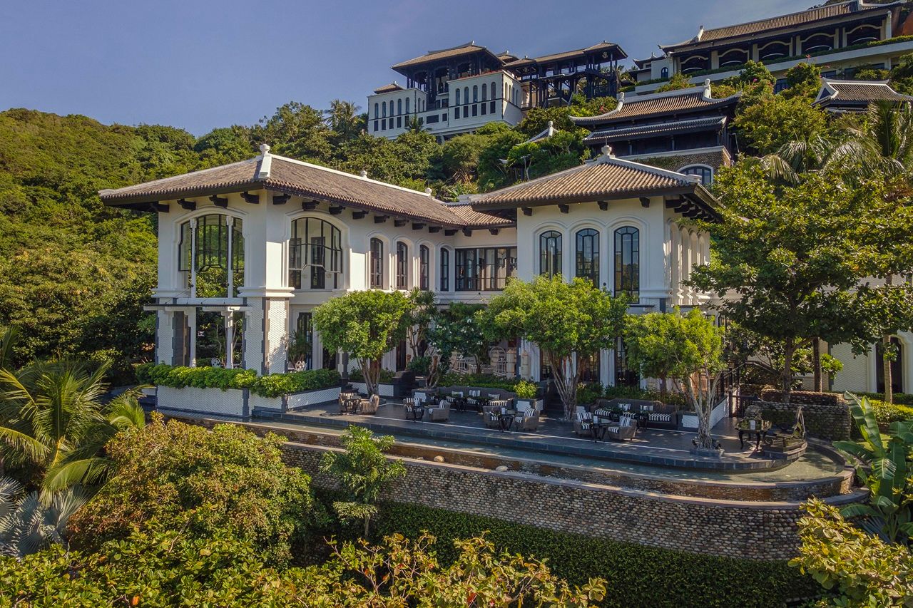 Một khoảnh khắc của lễ hội: nơi ẩm thực, thiên nhiên và không khí sum vầy hòa quyện trong trải nghiệm BBQ bên bờ biển.
